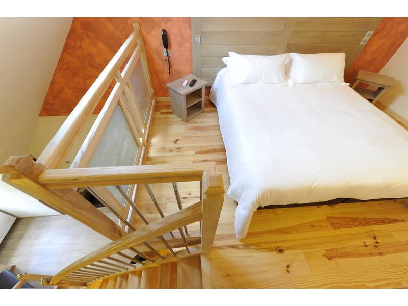 Logis Hotel Restaurant Les 2 Rives - A75, En Bordure De Riviere Banassac Exterior photo
